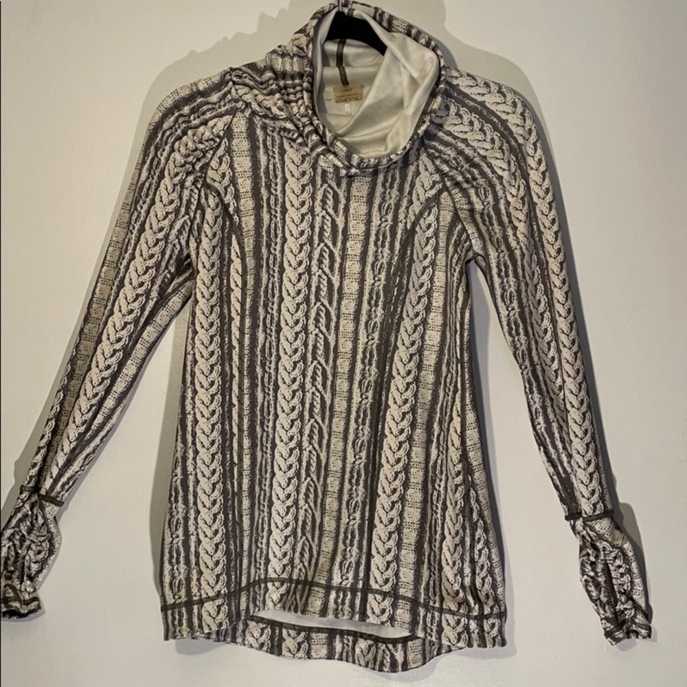 Calia by Carrie Underwood funnel neck pullover